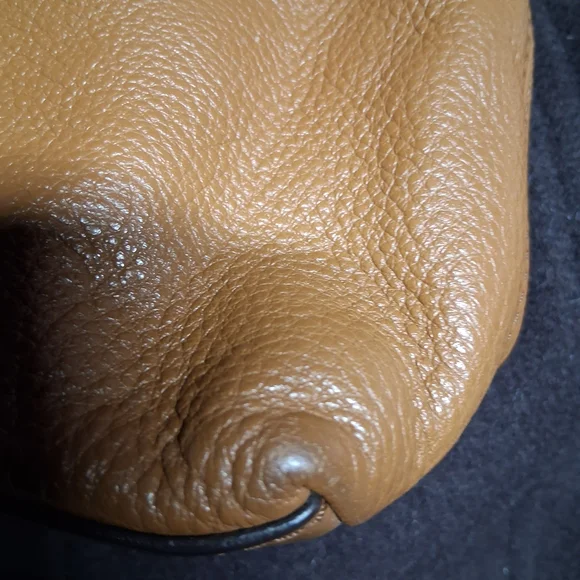 Michael Kors Tan Leather Shoulder Bag - Picture 4 of 9